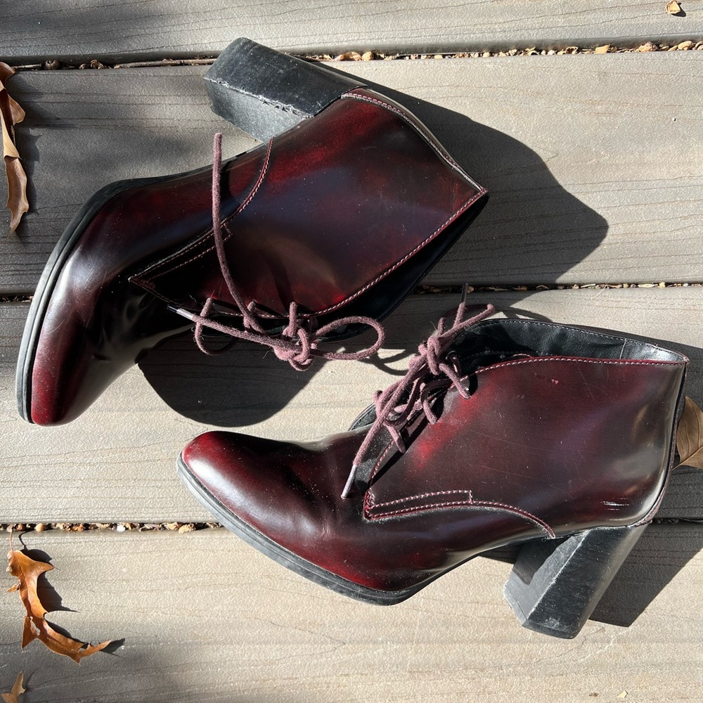 Vintage Clarks Artisan Leather Lace-Up Heeled Ankle Boots